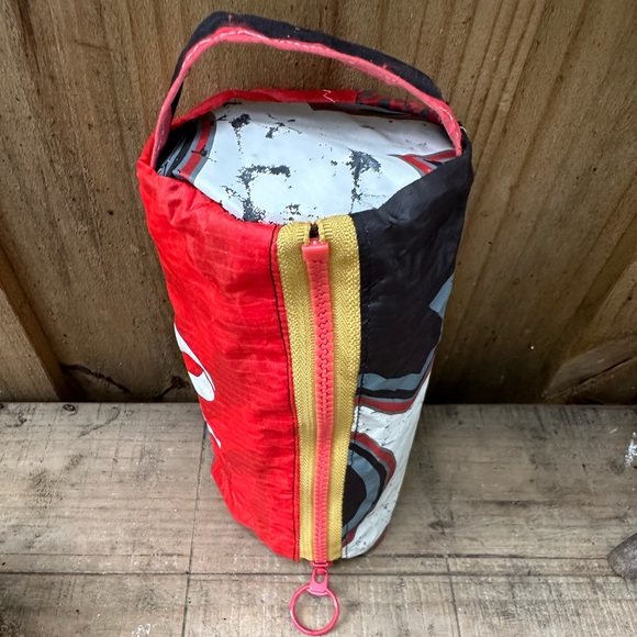 Soflo Riders pouch made with repurposed kite - Picture 4 of 4